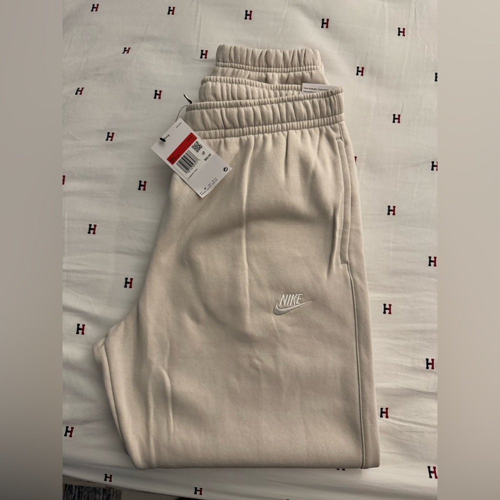 This item has sold. I can’t take it down due to smart pricing and likes